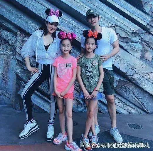 鍾麗緹大女兒是三國混血!如今近照比媽媽還顯老,網友更像姐妹