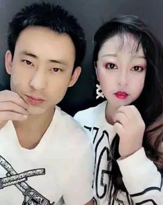 相差17歲的姊弟戀在網路爆紅!卸妝後模樣教會了世人「化妝」的重要性!