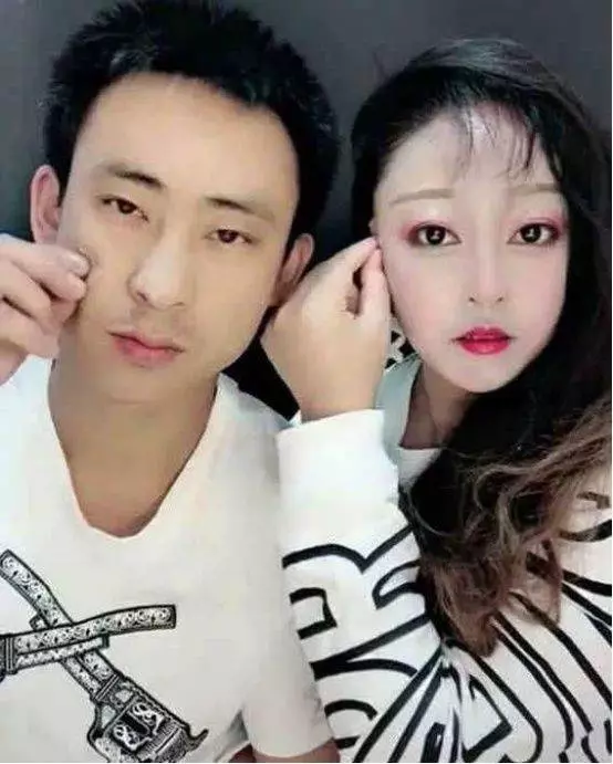 相差17歲的姊弟戀在網路爆紅!卸妝後模樣教會了世人「化妝」的重要性!
