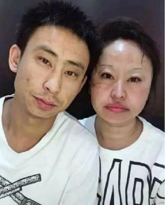 相差17歲的姊弟戀在網路爆紅!卸妝後模樣教會了世人「化妝」的重要性!