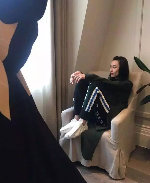 李澤楷26歲女友和梁洛施較勁?比梁洛施好太多,就是氣質沒她好~