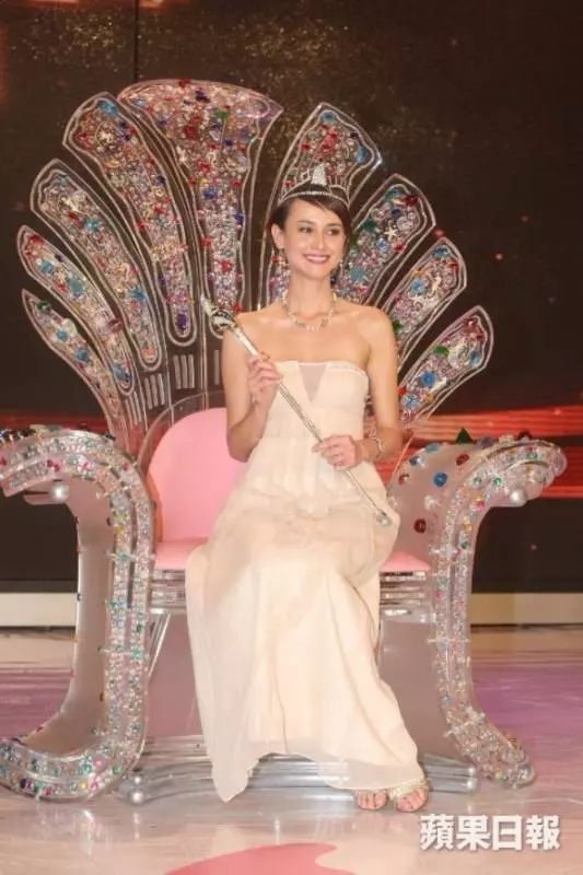 【曾是TVB最美混血兒】43歲韓君婷近照曝光大變樣,瘦到臉頰塌陷、鼻子還歪了,網友:好恐怖啊