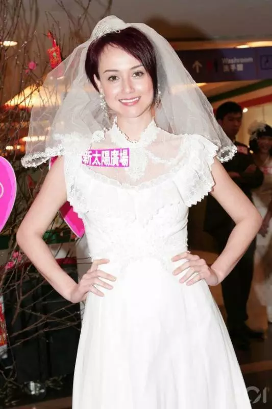 【曾是TVB最美混血兒】43歲韓君婷近照曝光大變樣,瘦到臉頰塌陷、鼻子還歪了,網友:好恐怖啊