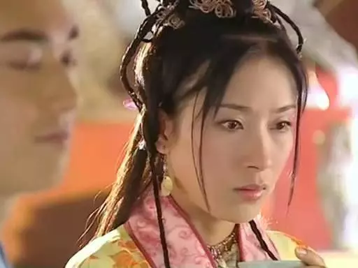 翁虹慶祝入行三十年,與「徒弟」胡定欣重逢,同框看不出年齡差?