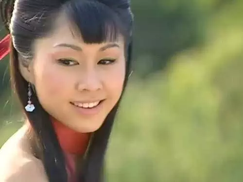 翁虹慶祝入行三十年,與「徒弟」胡定欣重逢,同框看不出年齡差?