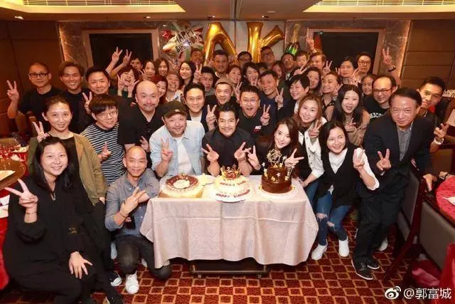 郭富城邀好友慶53歲生日,嬌妻方媛被贊溫婉大氣,張智霖實力搶鏡