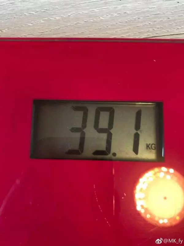 郭富城邀好友慶53歲生日,嬌妻方媛被贊溫婉大氣,張智霖實力搶鏡