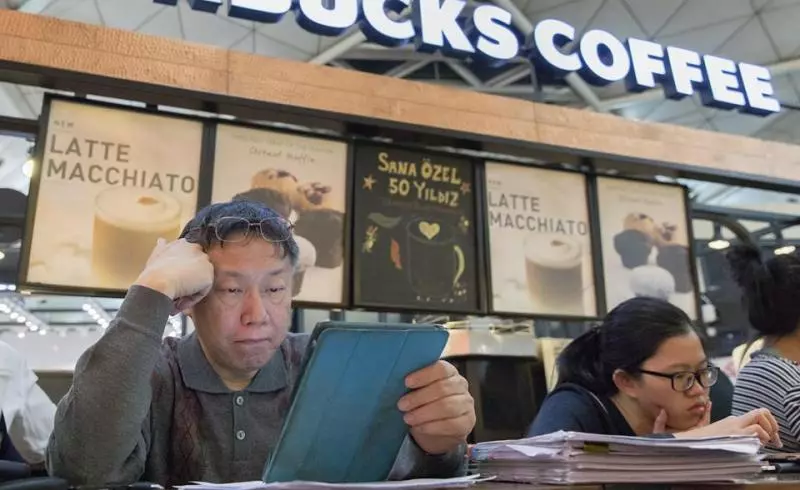潑辣姐訂15杯外送「嫌時間太久」 店員冷笑告白:我做得快不是要討好你!