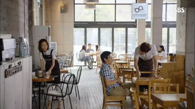 潑辣姐訂15杯外送「嫌時間太久」 店員冷笑告白:我做得快不是要討好你!