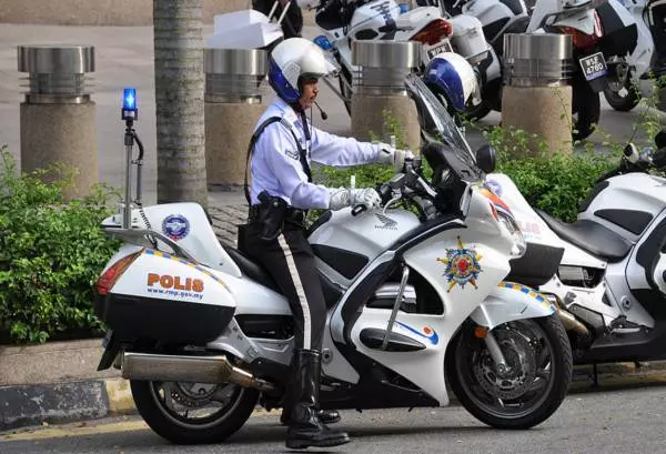 《轟動突發》大馬警界醜聞~拿督警官【涉嫌收賄】 遭反貪會逮捕