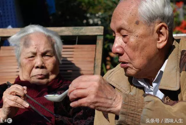 人到老年,「夫妻和」8忌8要8戒8技,轉發給朋友們都看看!