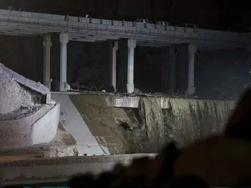 約旦暴雨致水災 校車遭沖走 18死11傷