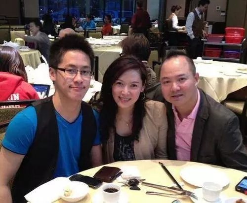 55歲王傑22歲兒子近照曝光,曾被二婚妻子無情帶走,如今長成這樣,怪不得阻止王傑見他!