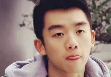 陳赫:這是我18歲,鄧超:這是我的,張衛健:你看我的!全體沉默