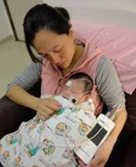 保姆將新生兒帶的越來越乖,不哭不鬧,但家人卻想殺死她