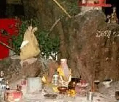10男半夜路旁神秘棄棺材,地點隱秘陰森當年藏幹嬰屍!!!
