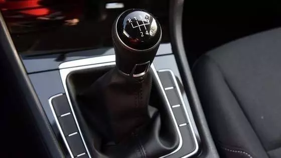 自動擋車的倒擋為何設置在前面?因為是血的教訓總結出來的