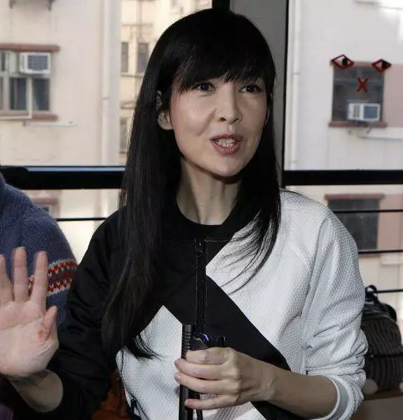 周慧敏與丈夫罕見同框,50歲女神美貌不變,倪震卻老得不敢認