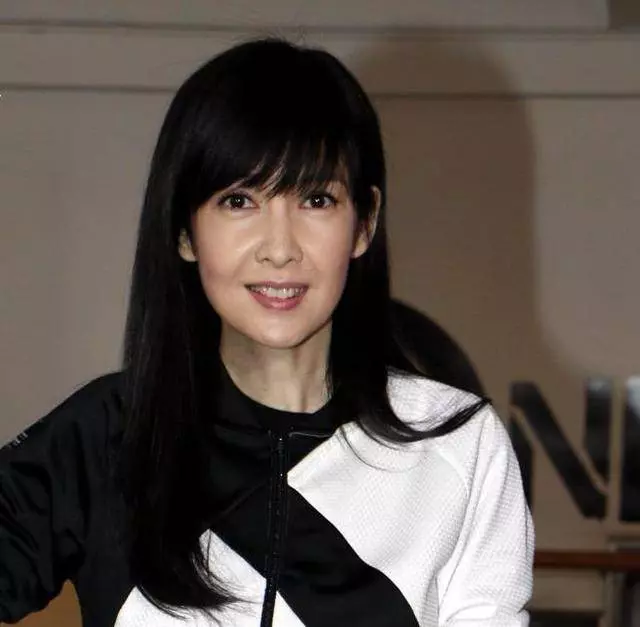 周慧敏與丈夫罕見同框,50歲女神美貌不變,倪震卻老得不敢認