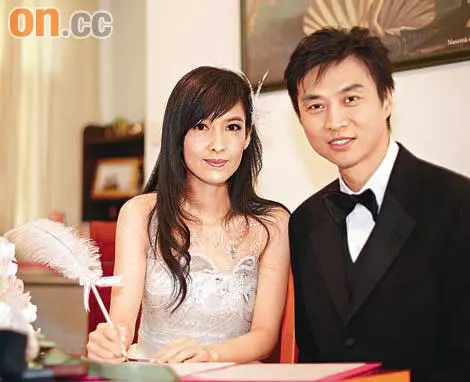 周慧敏與丈夫罕見同框,50歲女神美貌不變,倪震卻老得不敢認