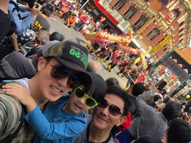 吳尊將首次帶72歲父親上綜藝,吳爸爸羞澀答應,保養得好年輕!