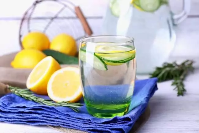睡前喝一杯「一整晚都在燃脂」 10種減肥飲品幫助大家輕鬆瘦 ~