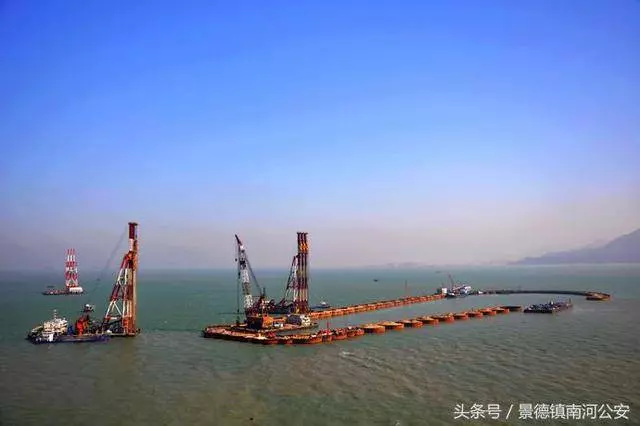 120個巨型鋼圓桶扎進深海,港珠澳大橋人工島這樣建成