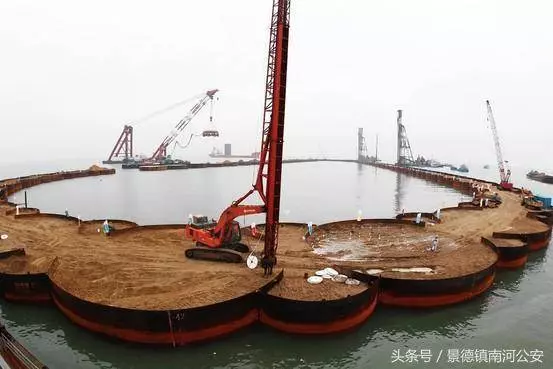 120個巨型鋼圓桶扎進深海,港珠澳大橋人工島這樣建成