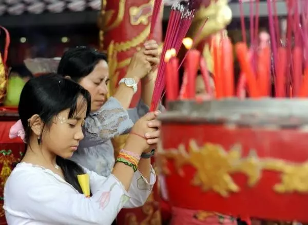拜拜時千萬記得不要向神明求「這十件事」!後果太可怕了....轉發出去,功德無量!