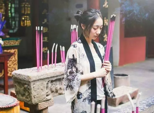拜拜時千萬記得不要向神明求「這十件事」!後果太可怕了....轉發出去,功德無量!