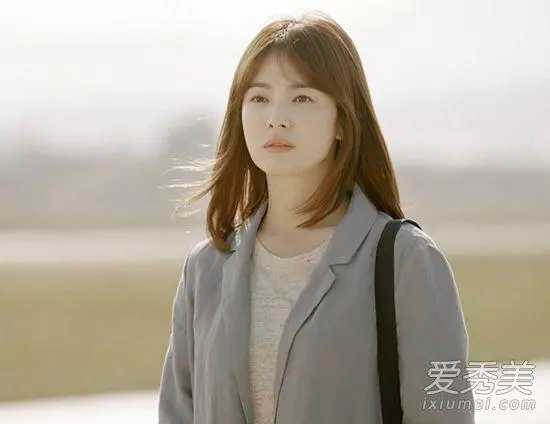 36歲宋慧喬新劇造型曝光,剪短髮變職場女強人,還是當初的她