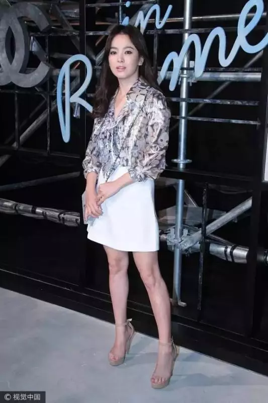 36歲宋慧喬新劇造型曝光,剪短髮變職場女強人,還是當初的她