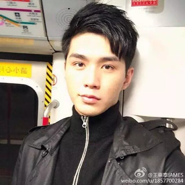馬德鍾和兒子合影像兄弟,可惜苗僑偉兒子沒遺傳到他老爸的帥
