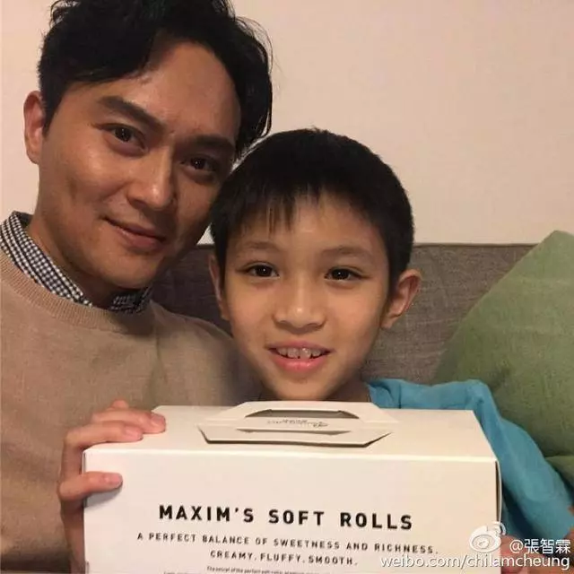 馬德鍾和兒子合影像兄弟,可惜苗僑偉兒子沒遺傳到他老爸的帥