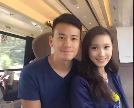 馬德鍾和兒子合影像兄弟,可惜苗僑偉兒子沒遺傳到他老爸的帥