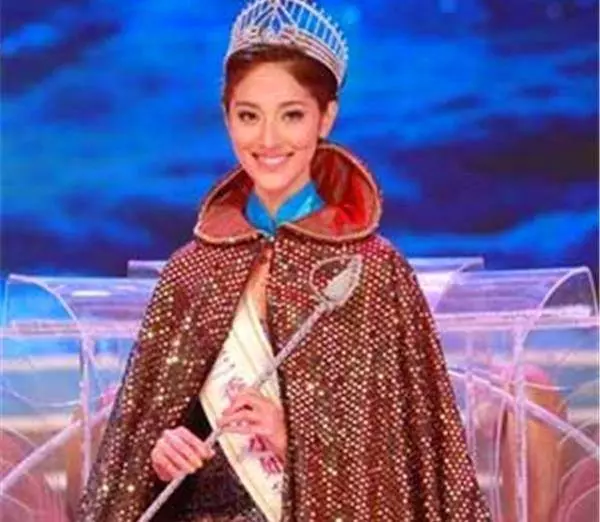 49歲影帝娶22歲港姐,女方身家十幾億,岳父吐槽:這樣我很虧