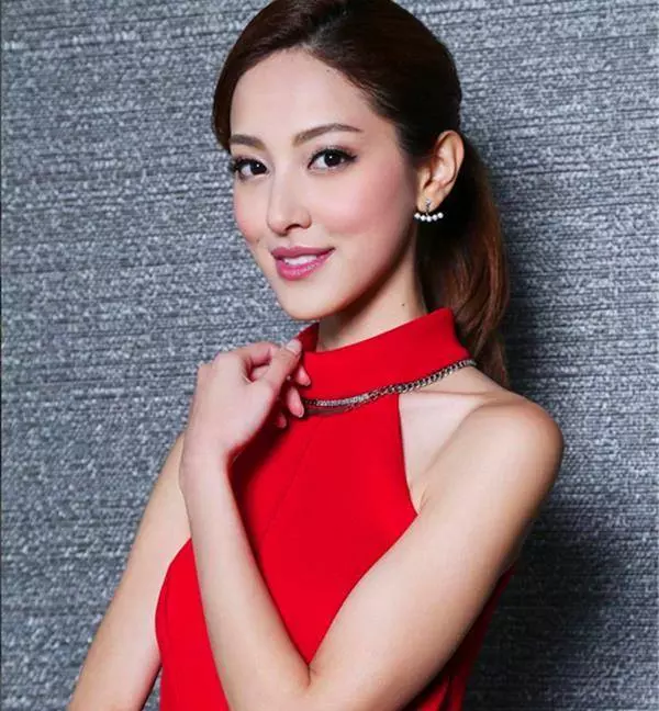 49歲影帝娶22歲港姐,女方身家十幾億,岳父吐槽:這樣我很虧