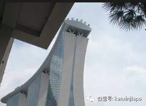 「龍吸水」 現身新加坡金沙旁邊海上 !