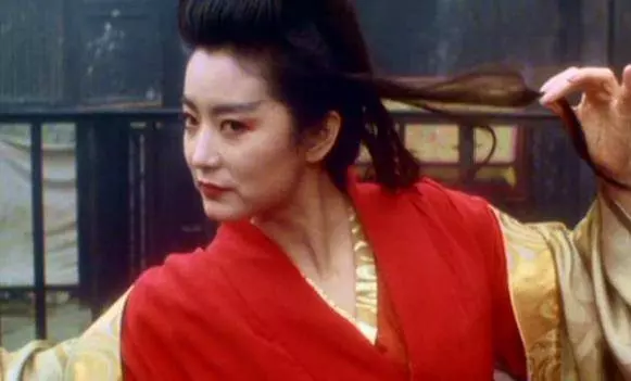 【新加坡】曾是最美「何仙姑」,欠債30萬破產,男友養私生子,如今卻很幸福 !