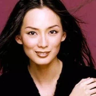 【新加坡】曾是最美「何仙姑」,欠債30萬破產,男友養私生子,如今卻很幸福 !