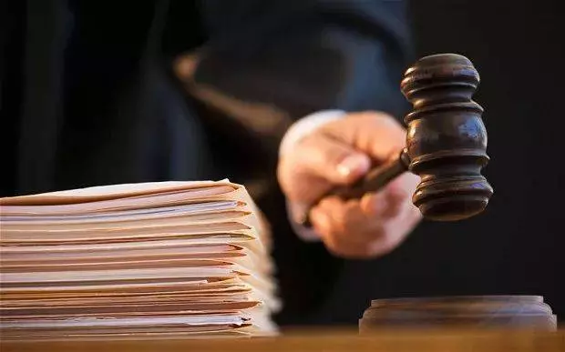 男子在新航飛機上摸隔壁座熟睡女乘客的胸部,理由竟然是:「我第一次坐飛機」 !