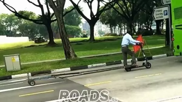 【新加坡】男子純手工自製 特長版電動滑板車在路上行駛 !