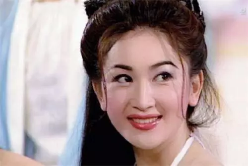 溫碧霞老公首曝光,和老公海邊戲水,兩個人看起來相差20歲