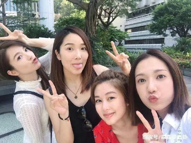李亞男挺六個月孕肚參加百萬婚禮,新娘"身材豐滿"迷人一臉旺夫相