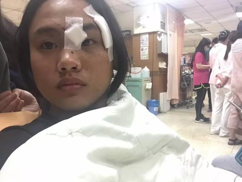 普悠瑪翻車!倖存女學生忍痛救3人 撿手機急打119