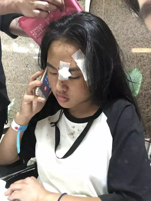 普悠瑪翻車!倖存女學生忍痛救3人 撿手機急打119