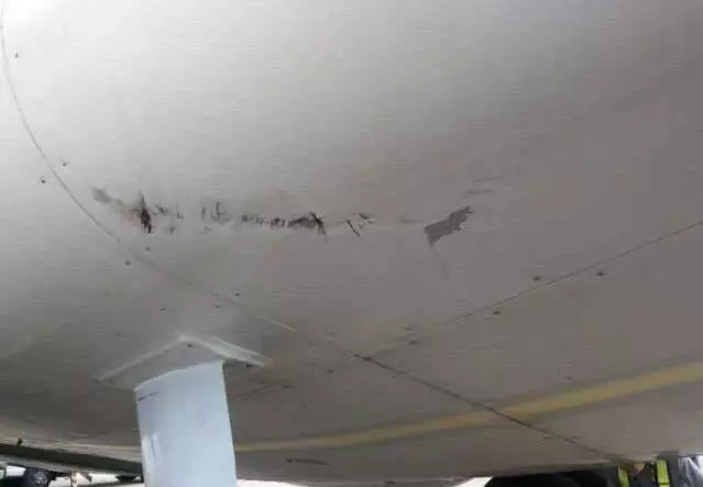 馬航上海飛吉隆坡客機左起落架爆胎,中斷起飛!