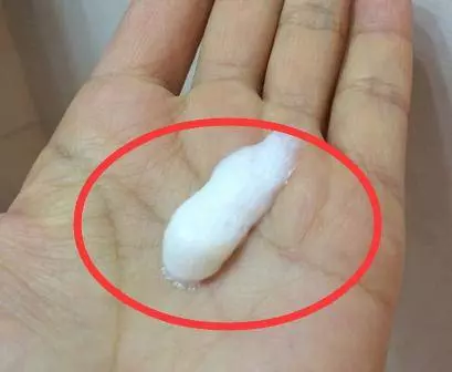 家裡的吸盤掛鉤老是掉?教你一簡單絕招,再掛10斤東西都沒問題