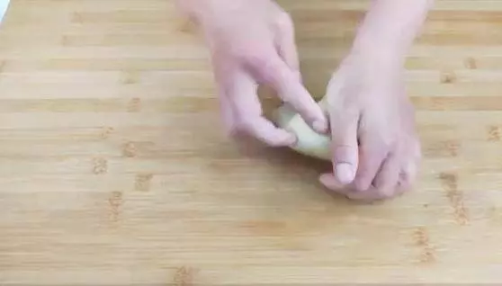 只需一碗麵粉,一粒雞蛋,教你做不加防腐劑的芝麻條,非常香甜酥脆,孩子都很愛吃的零食!