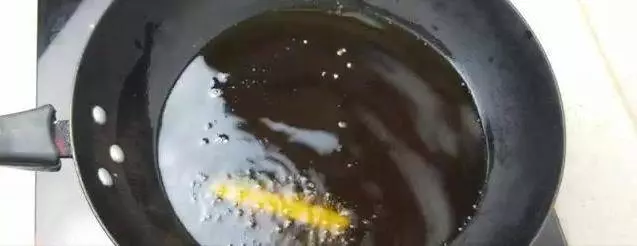 只需一碗麵粉,一粒雞蛋,教你做不加防腐劑的芝麻條,非常香甜酥脆,孩子都很愛吃的零食!